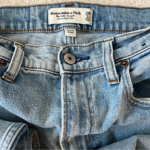Abercrombie Curve Ultra High Rise Ankle Jeans - Picture 5 of 6
